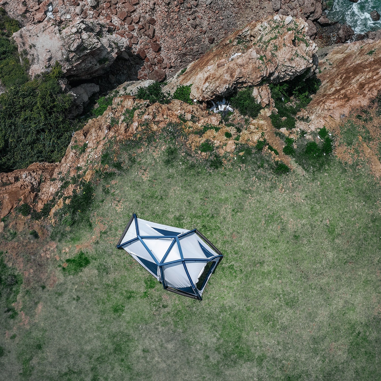 Lingfeng Air 7.3 Lightweight Inflatable Tent - Image 5