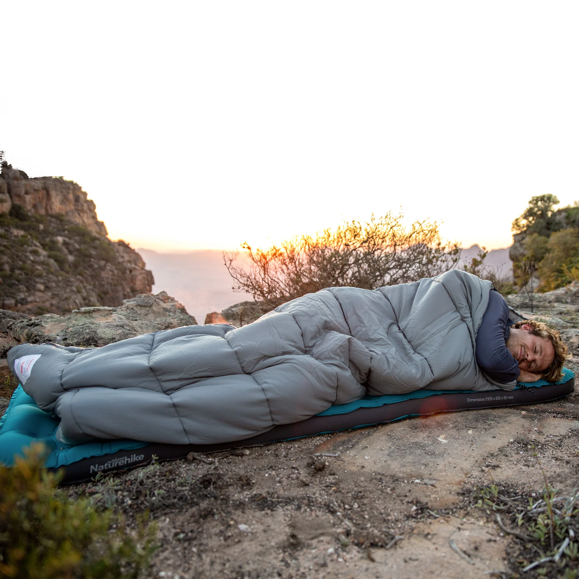 SunTherm™ M300 Synthetic Sleeping Bag 43°F / 6°C - Image 7