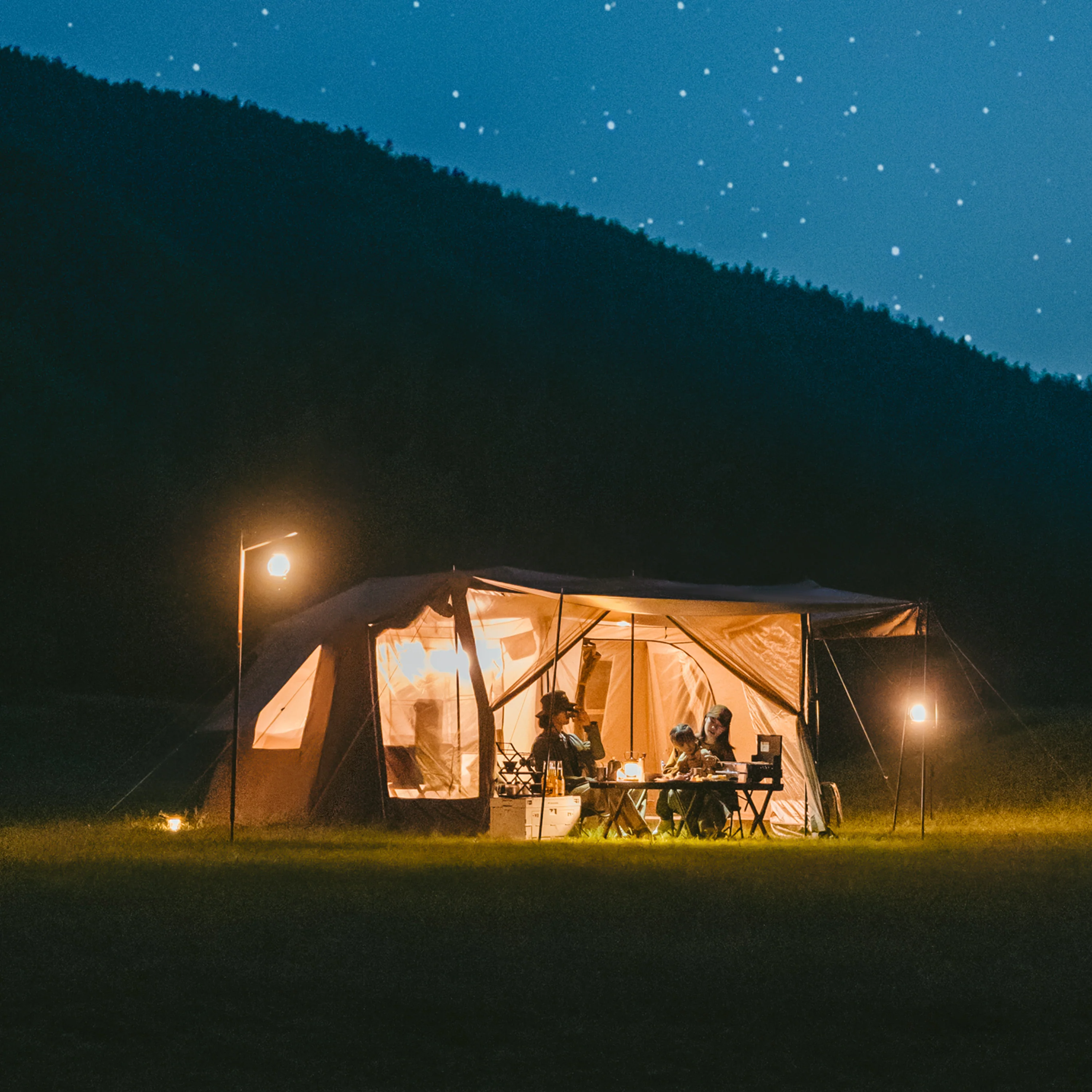 Village™ 13 Flagship 8-Person Automatic Cabin Tent - Image 10